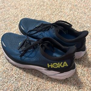 Hoka Men’s Sneakers v655